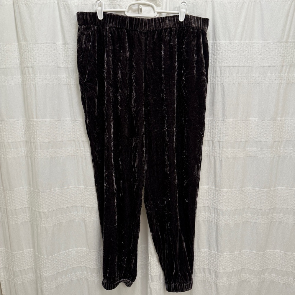 Eileen Fisher Black Velvet Cropped Pants